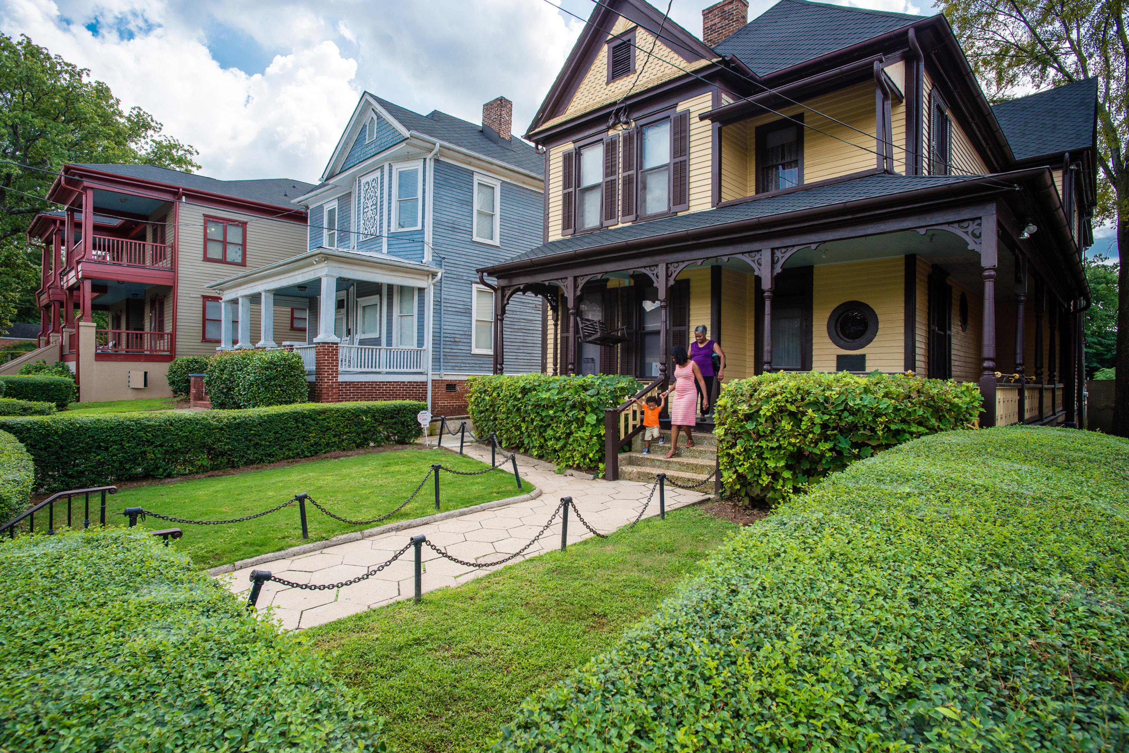 historic neighborhood wooden homes and front yards in Atlanta