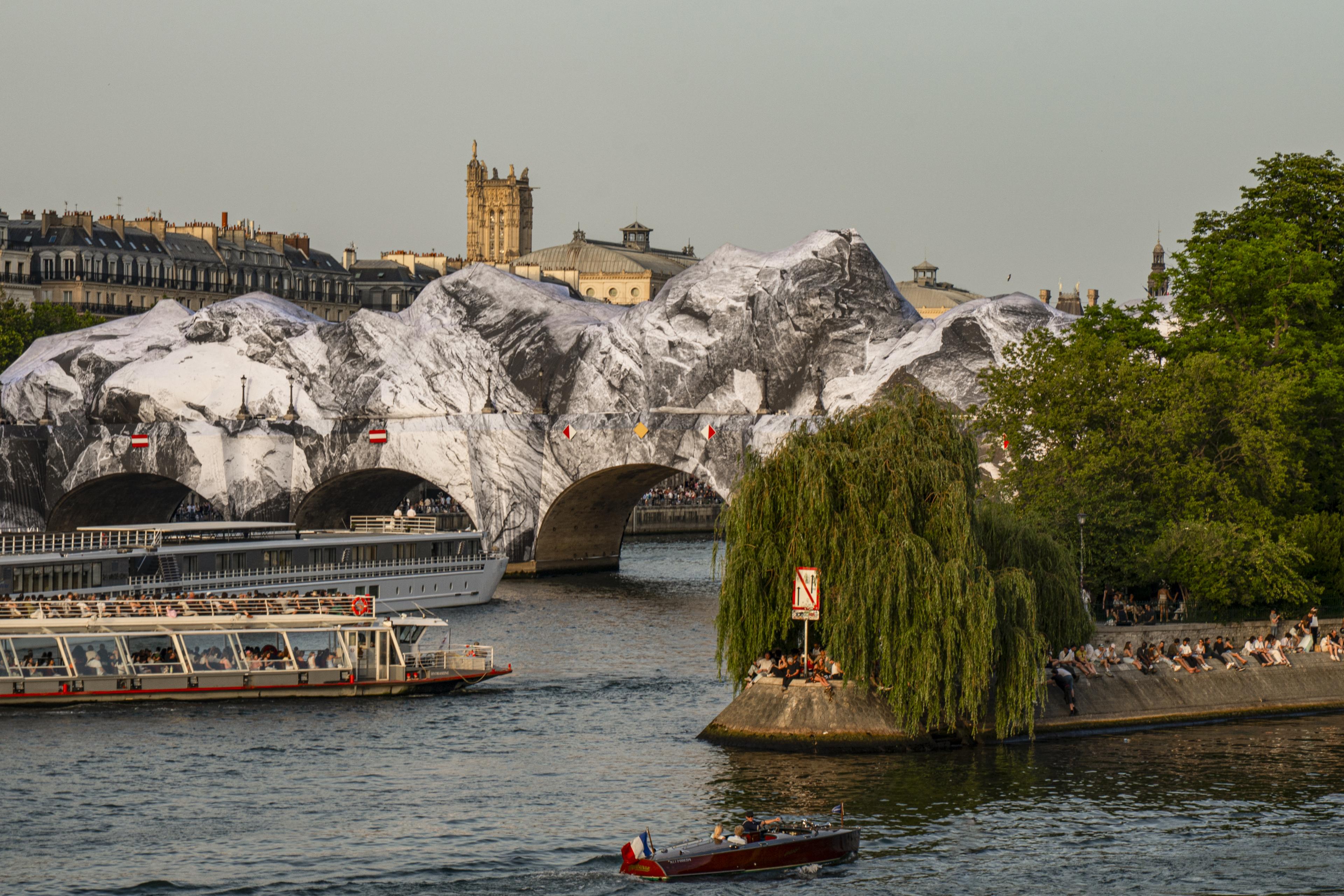 art installation of cavern over Pont Neuf