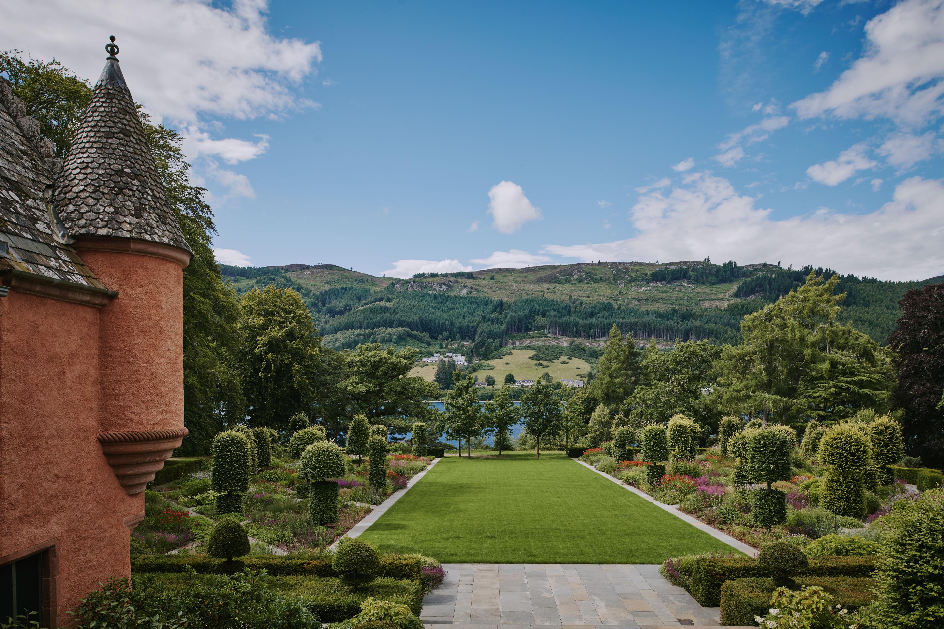 Aldourie Castle_WildLand_Scotland_Scottish Highlands_Loch Ness_Shot-131-4487_RT