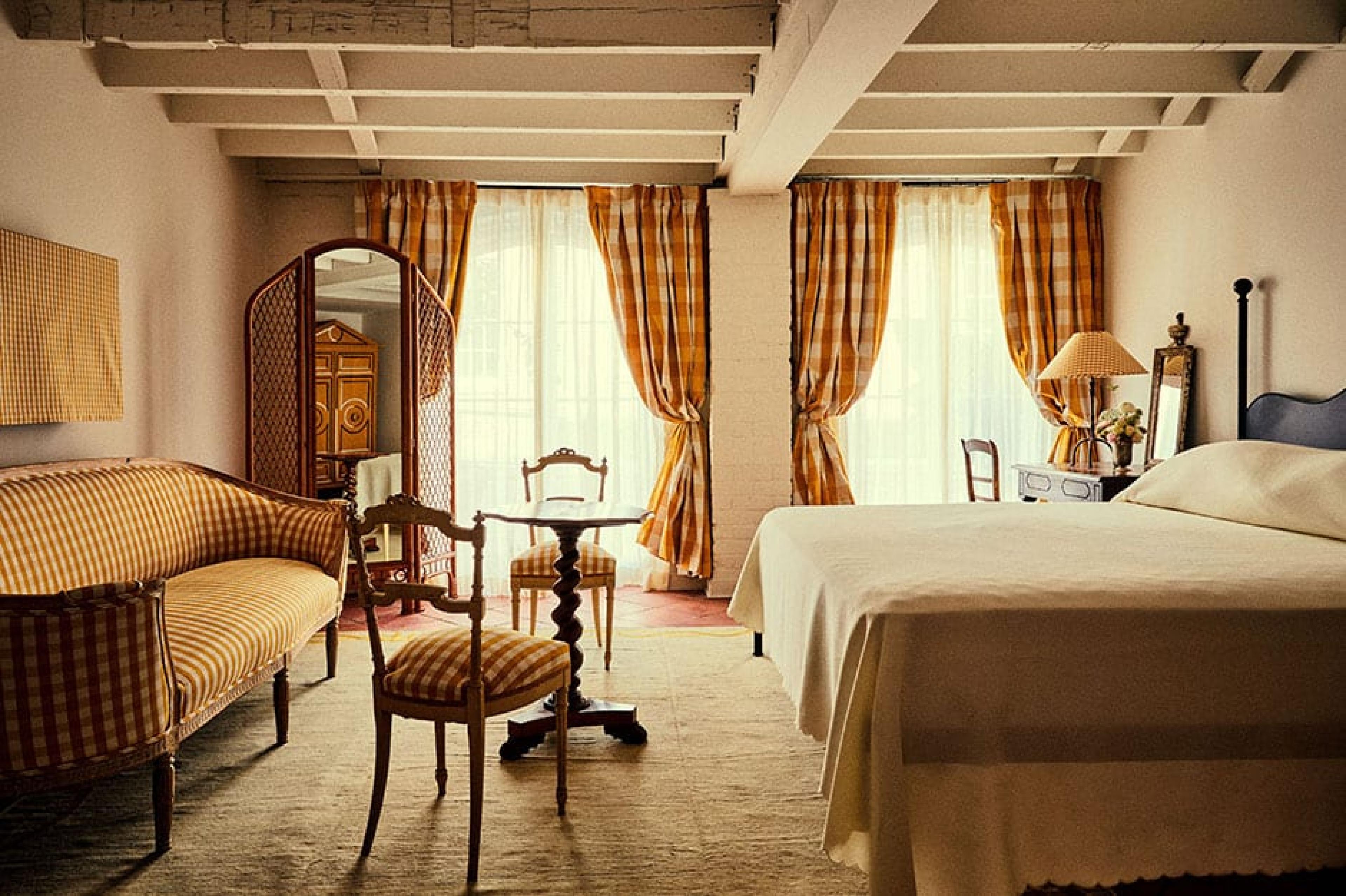 H-New-Orleans-Hotel-Peter-Paul-43Hotel-Peter-Paul-Schoolhouse-Guest-Room-Yellow-Floor_credit-Hotel-Peter-Paul